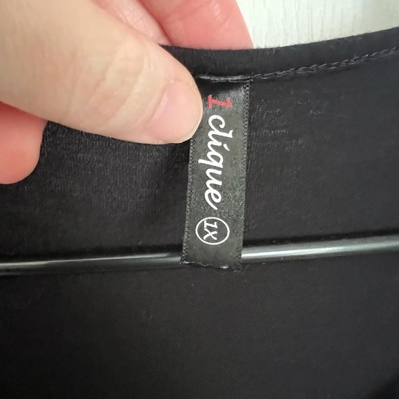 1 Clique Xl black top with white crochet lace collar. - Picture 3 of 4